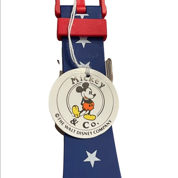 Vintage Lotus Mickey & Co Disney Captain Donald watch NWT in box! - Picture 10 of 10